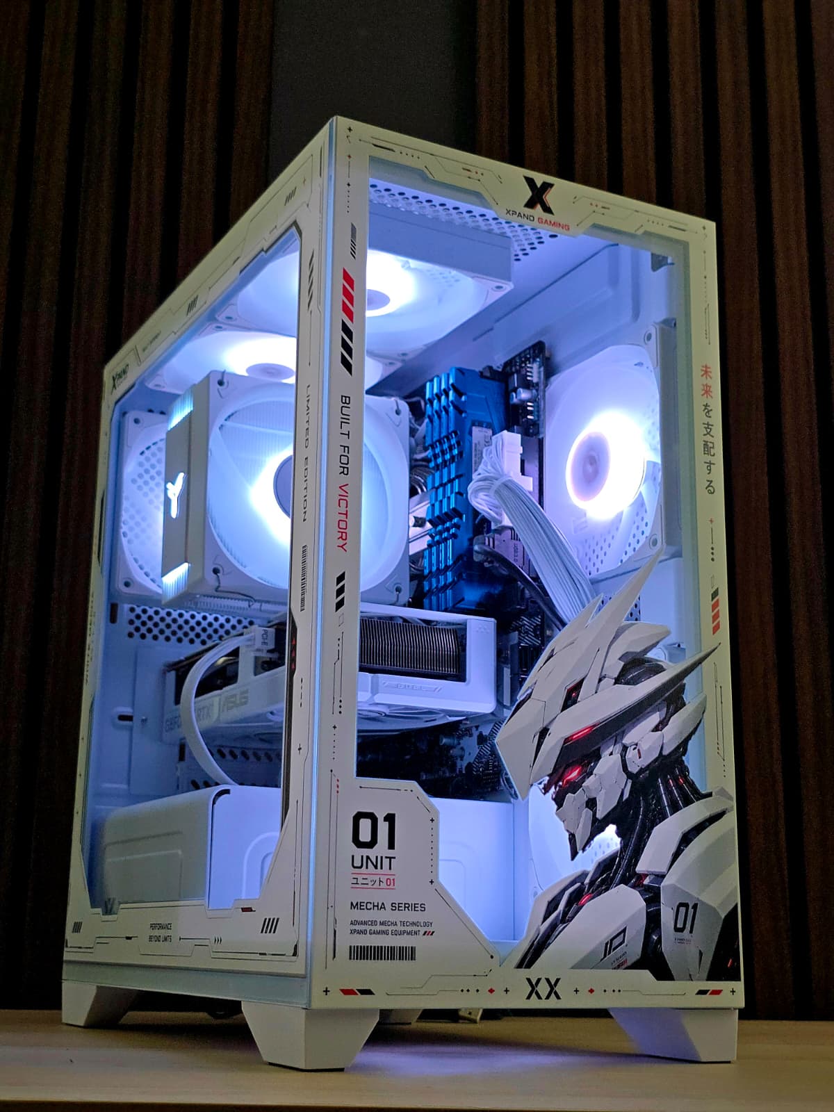 2.White Mecha Edition Game PC – Ryzen 7 / RTX 5060 Ti / 32GB RAM